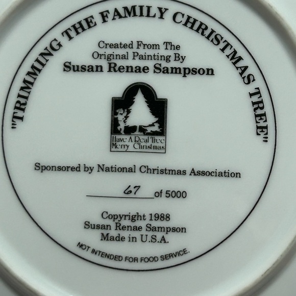 Vintage Christmas Decorative Plate Trimming the Family Christmas Tree 67 of 5000 - Picture 3 of 4